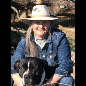 Meet your Posher, Holly